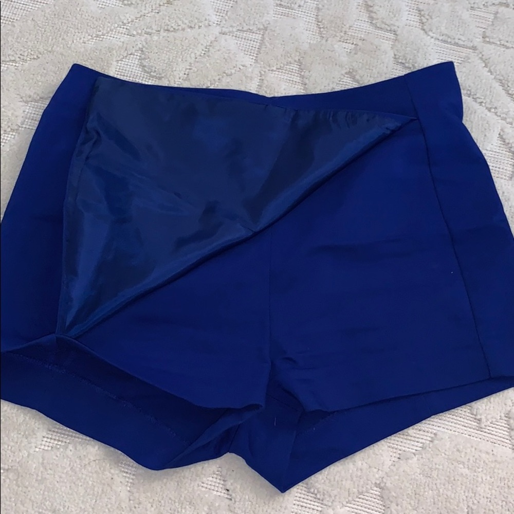Shorts - Picture 3 of 3
